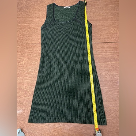 Cashmere Minnie Rose Knee Length Dress - Picture 4 of 8